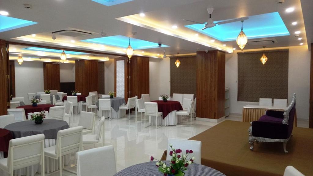 Alankrita Suites & Party Halls Meerut Bagian luar foto
