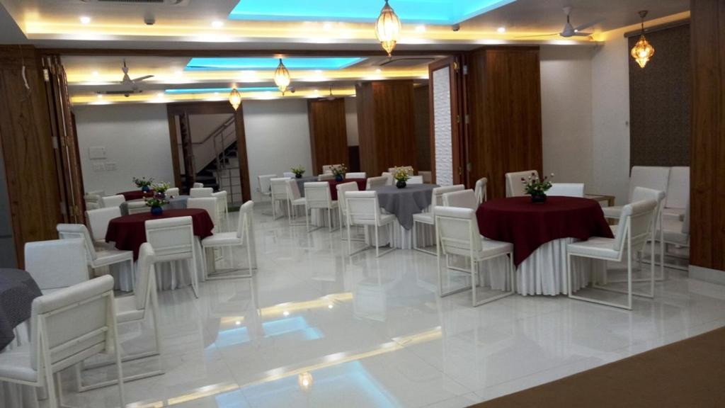 Alankrita Suites & Party Halls Meerut Bagian luar foto
