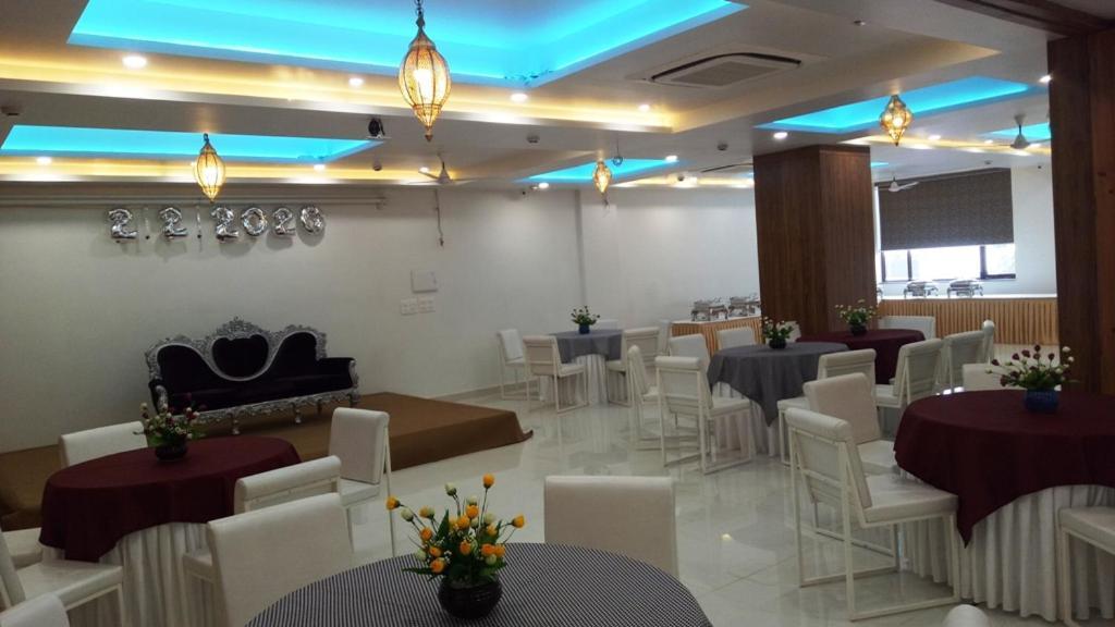 Alankrita Suites & Party Halls Meerut Bagian luar foto