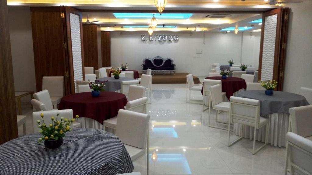 Alankrita Suites & Party Halls Meerut Bagian luar foto