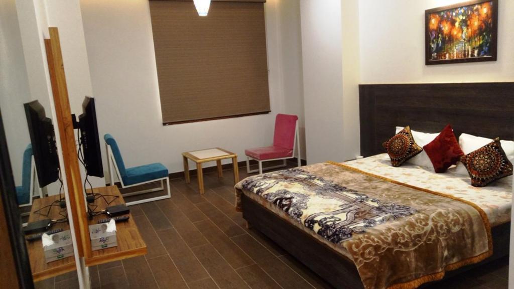 Alankrita Suites & Party Halls Meerut Bagian luar foto