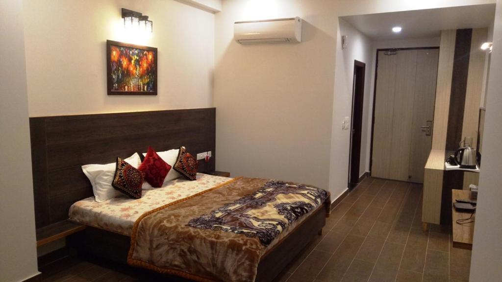 Alankrita Suites & Party Halls Meerut Bagian luar foto